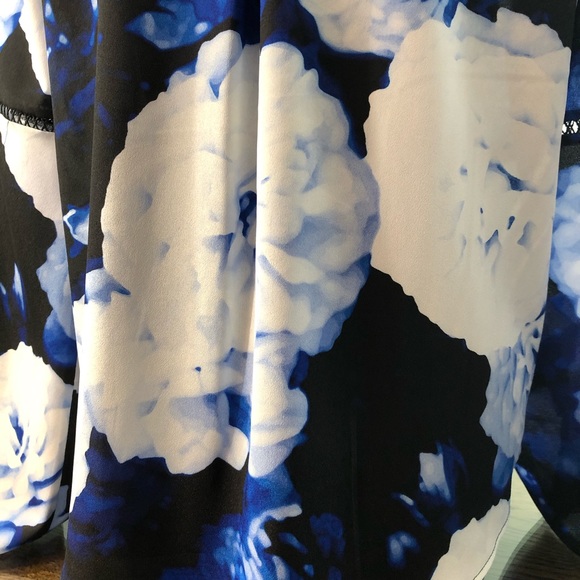 CALVIN KLEIN BLUE FLORAL TOP ~ NWOT ~ - Picture 3 of 5